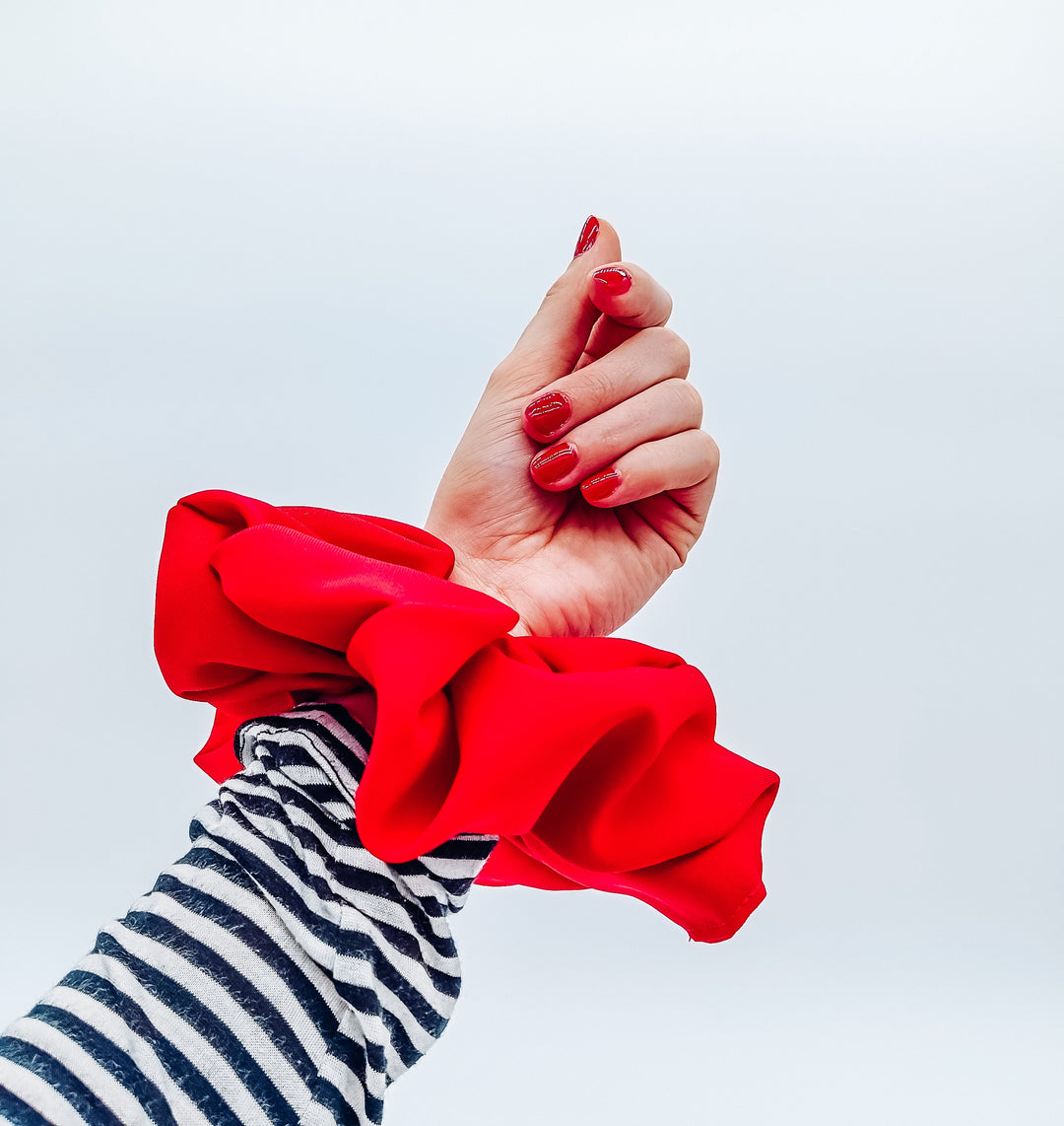 8 Ways to Wear a Hair Scrunchie in 2025